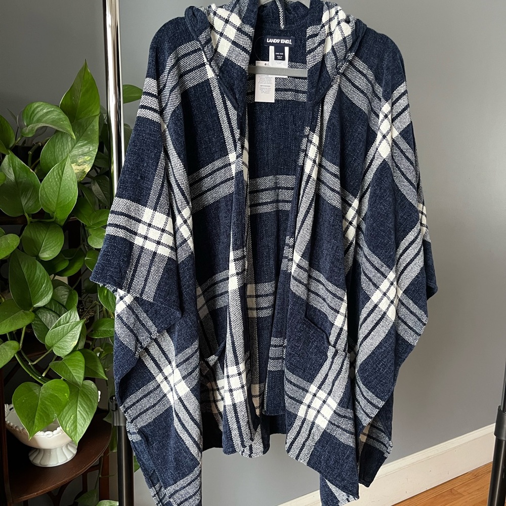 NWT Lands’ End Blue and White Wrap